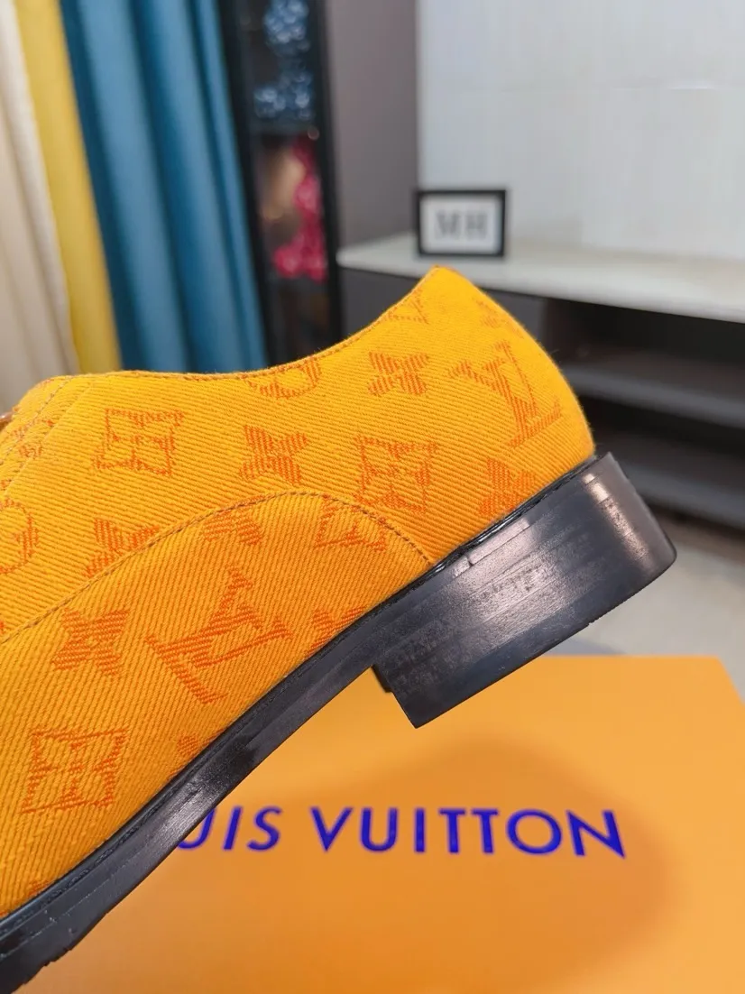 Ex-factory price 720🌹🌹High version [LV] Louis Vuitton's popular casual leather shoes🎖Fashionable and elegant🎖🎖Material: Original imported open-edge beaded cowhide, washed cowhide leather lining, original open-molded rubber outsole, high-end and classy, ​​elegant quality, instantly transforming into a handsome man ❤❤Standard\nNumber: 38-44